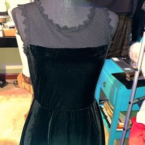 #408-(S) Lilly rose black velvet dress, front & back lace. Pit/pit= 18”